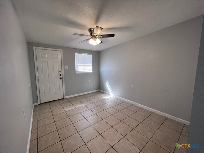 Building Photo - 1007 Hackberry St