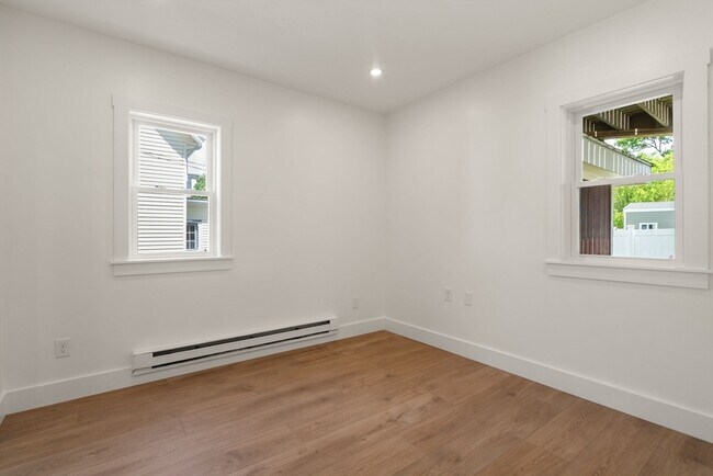 Building Photo - 31 Wardwell Ave