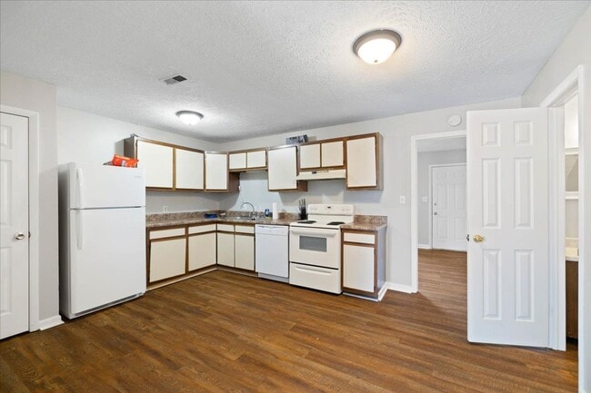 Building Photo - Spacious Home in Prime Blacksburg Location!