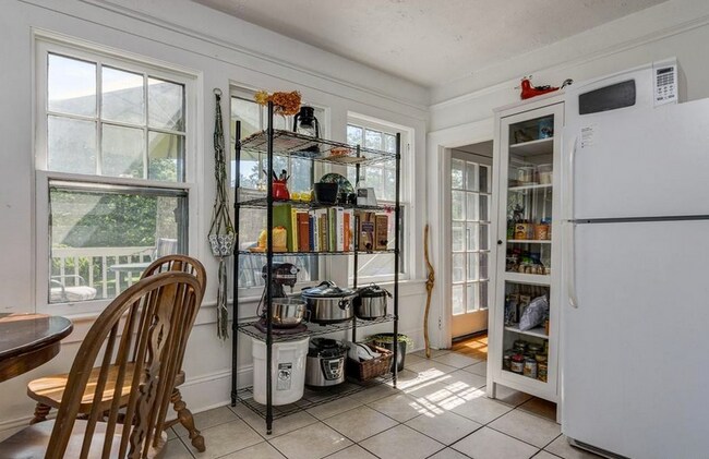 Building Photo - 20 Chiles Ave