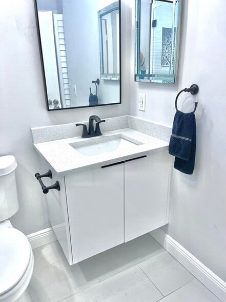 Building Photo - 5439 Verona Dr