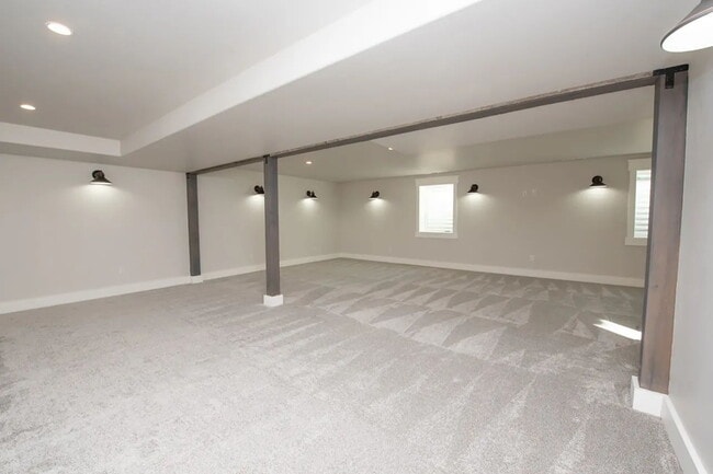 Building Photo - Beautiful and Spacious 3 Bed, 2.5 Bath Hom...