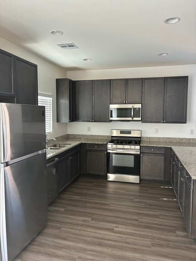 Building Photo - Beautiful 4 Bedroom Home in Southwest Vegas!