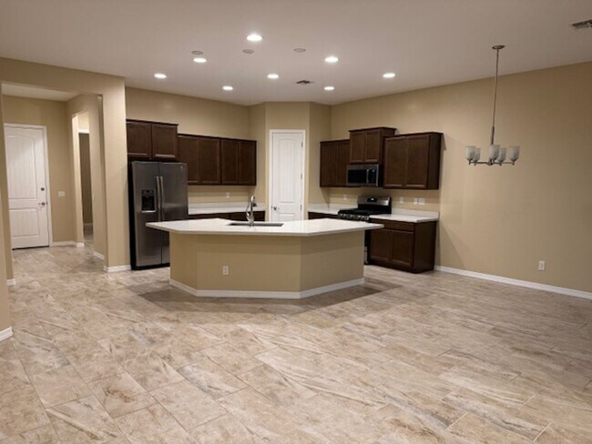 Building Photo - Beautiful 3 bedroom 2 bath 2 car garage home in Pronghorn Ranch!