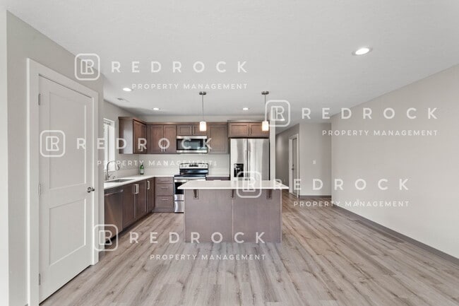 Building Photo - 710 Jones Ln