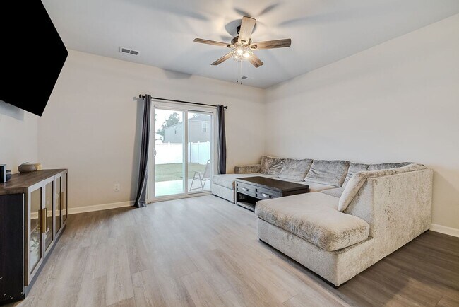 Building Photo - Spacious 4BR Home in Rincon with Fenced Yard & Modern Comforts