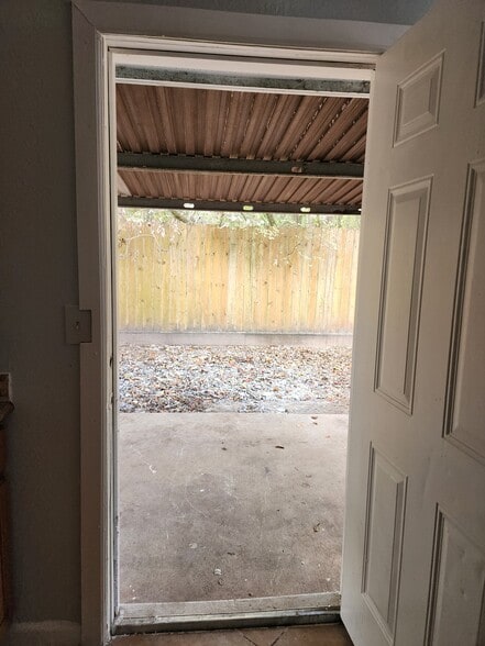 Building Photo - 13802 Hooper Rd