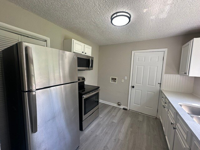 Building Photo - Bright And Renovated 3 Bedroom Home With Modern Updates