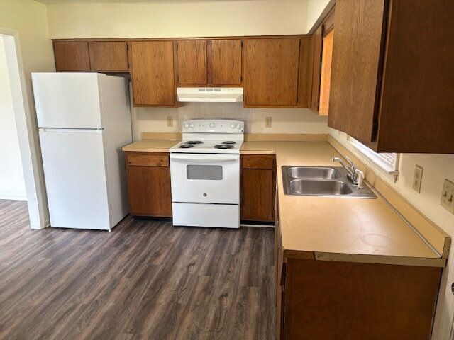 Building Photo - 301 Alice Dr