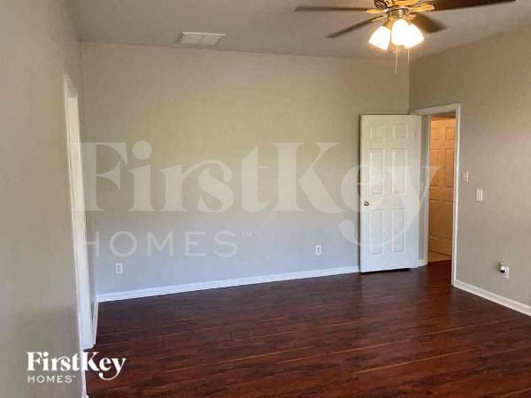 Building Photo - 10218 Little Whiteoak Rd