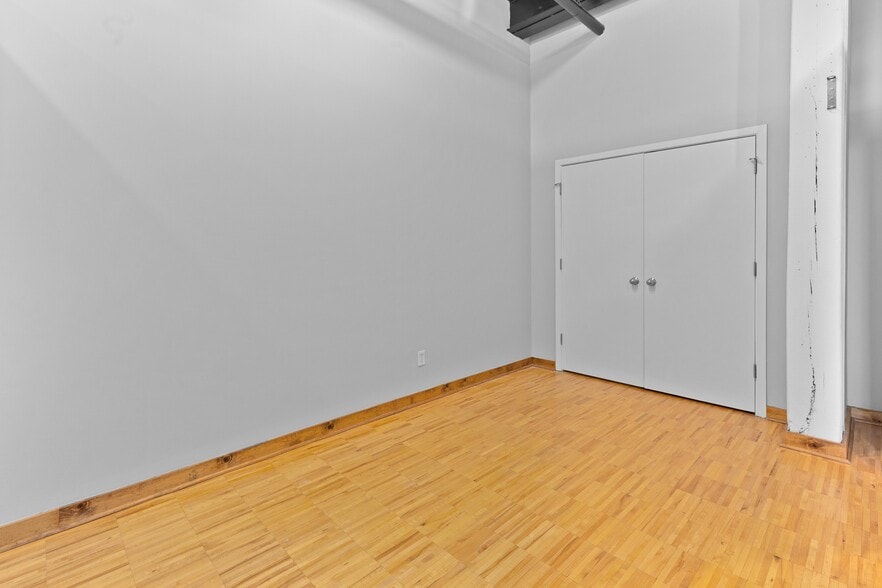 Building Photo - 200 River Place Dr