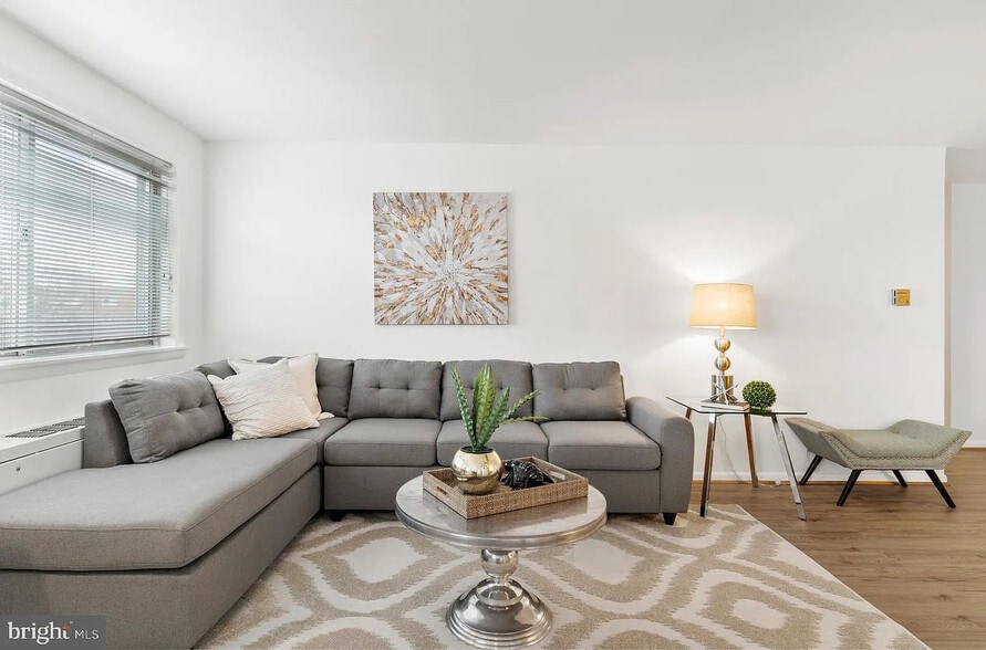 Building Photo - 5111 8th Rd S