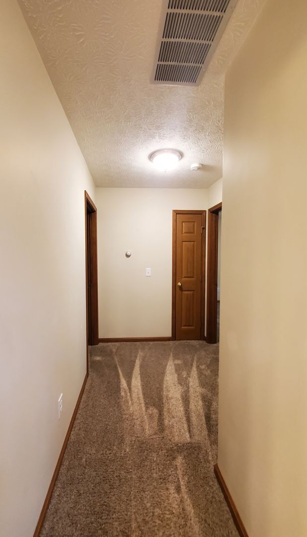 Building Photo - 3-bedroom 2 Full Bath Ranch Home