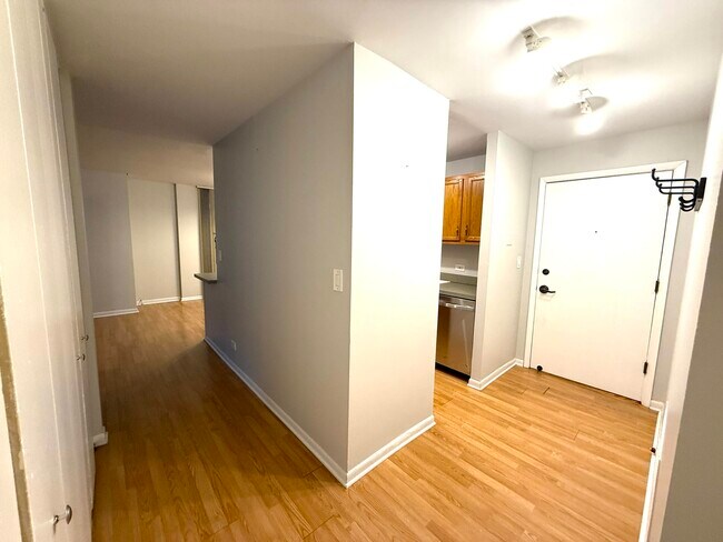 Building Photo - 5810 Oakwood Dr