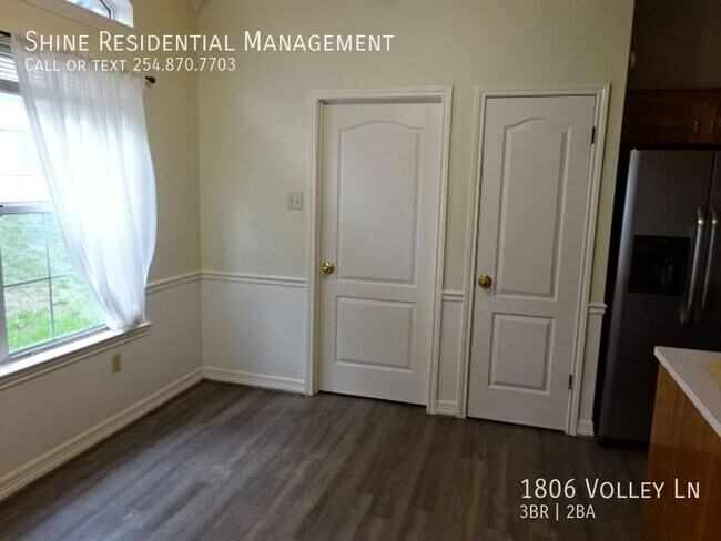 Building Photo - 1806 Volley Ln