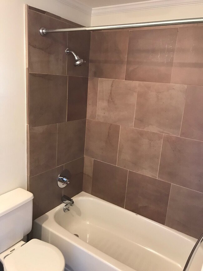 Building Photo - 3 bedroom townhome across from Panthers St...