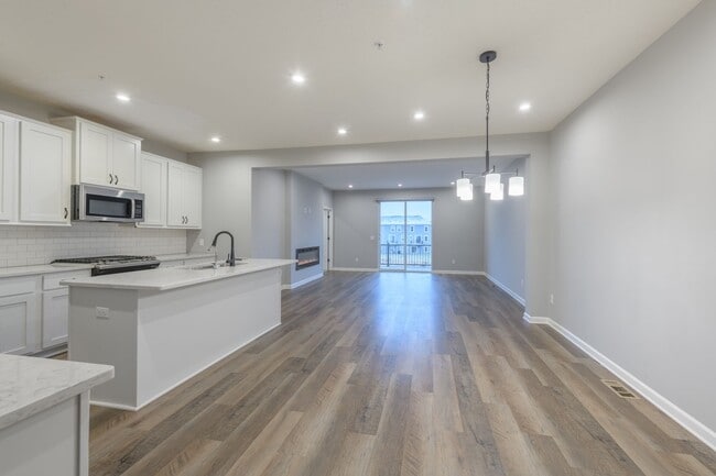 Building Photo - Awesome maple grove 5 bed 4 bath townhome! Pond views, 2 years old!