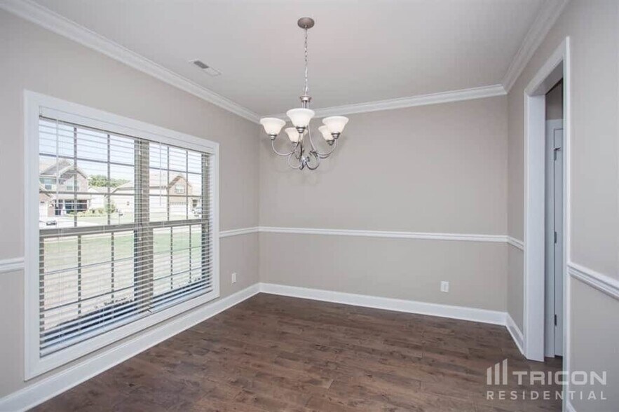 Building Photo - 1502 John Lee Ln