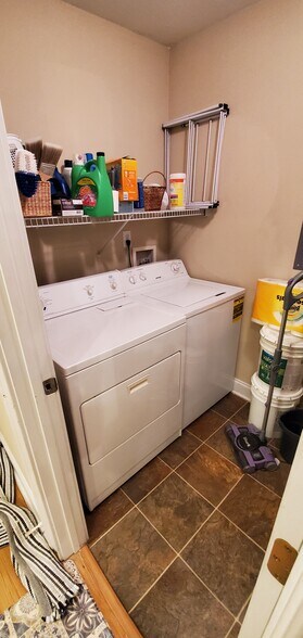 Building Photo - 807 W Longleaf Dr