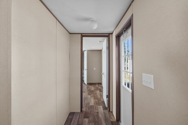 Building Photo - 2 Bedroom, 2 Bathroom Home