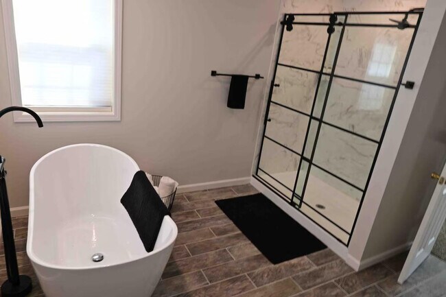 Building Photo - 180 Ruggles Rd