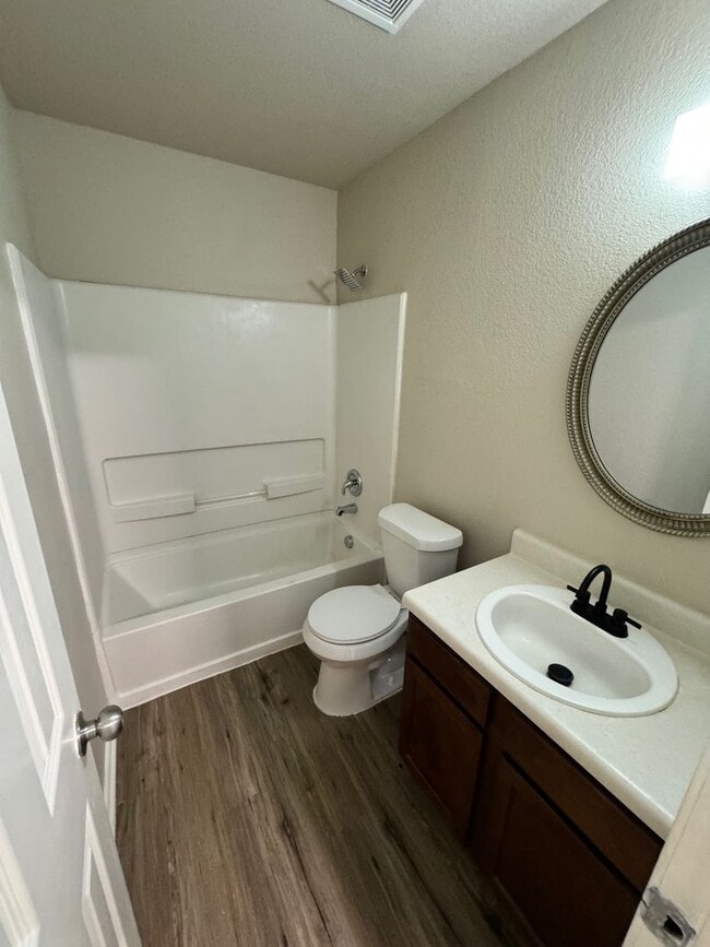 Building Photo - Beautifully 3 Bed, 2 Bath Renovated Home Near Austin – Spacious Layout & Community Perks