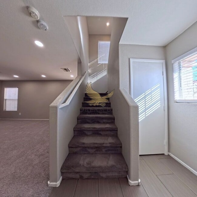 Building Photo - 548 Haunts Walk Ave