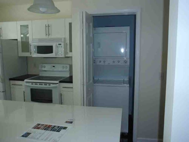 Building Photo - 23 Nelson St