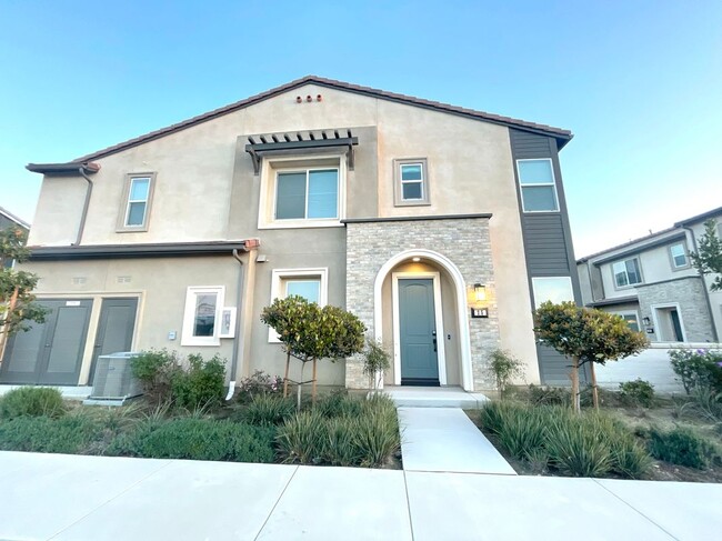 Primary Photo - 3601 E Moonlight St