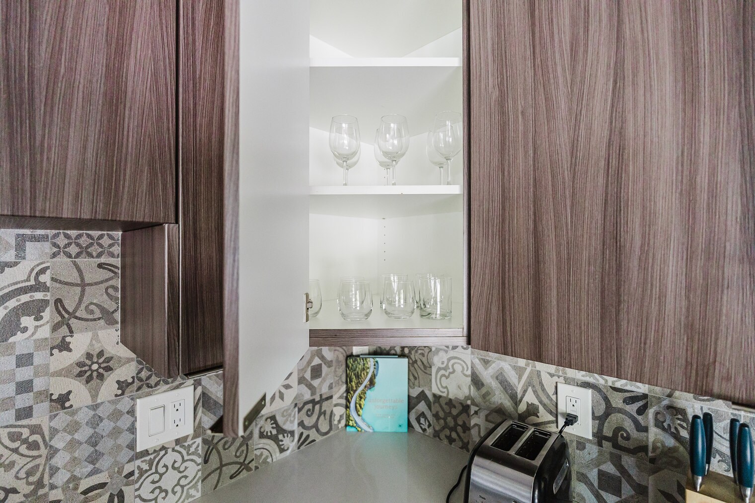 Building Photo - 715 Everett Ave