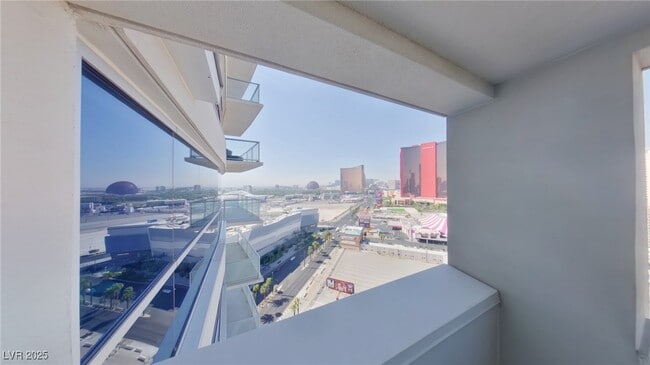 Building Photo - 2700 S Las Vegas Blvd