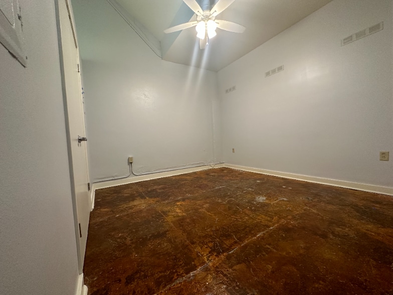 Building Photo - 1401 Scott St