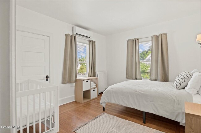 Building Photo - 162 Lake Ave