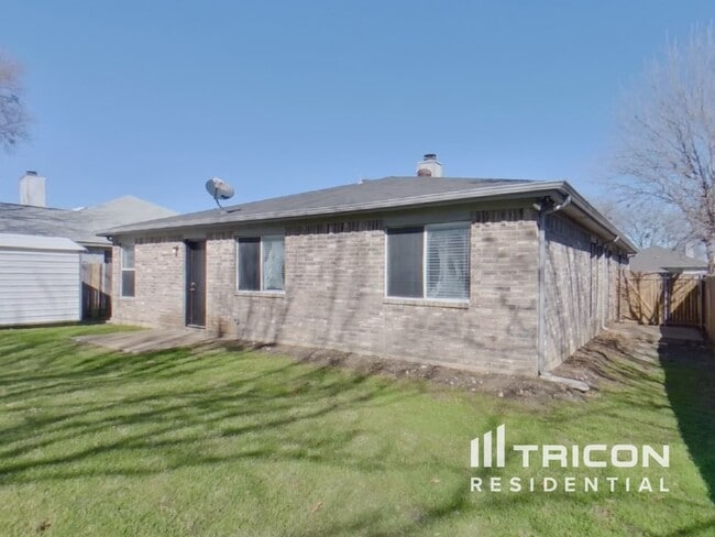 Building Photo - 5605 Northfield Dr