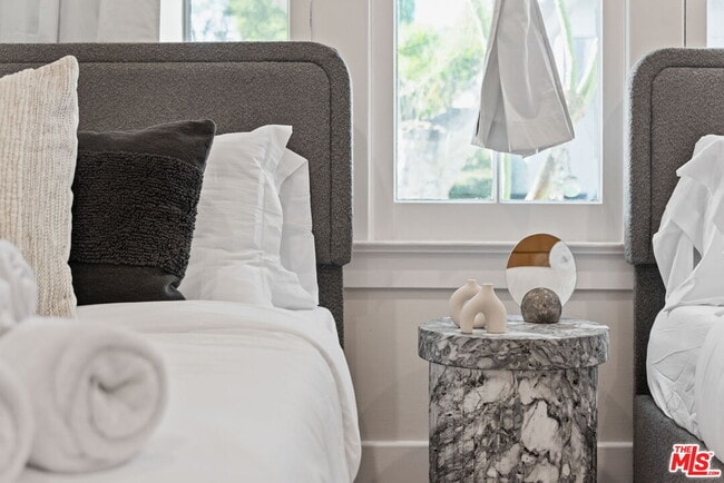 Building Photo - 1224 N Ogden Dr