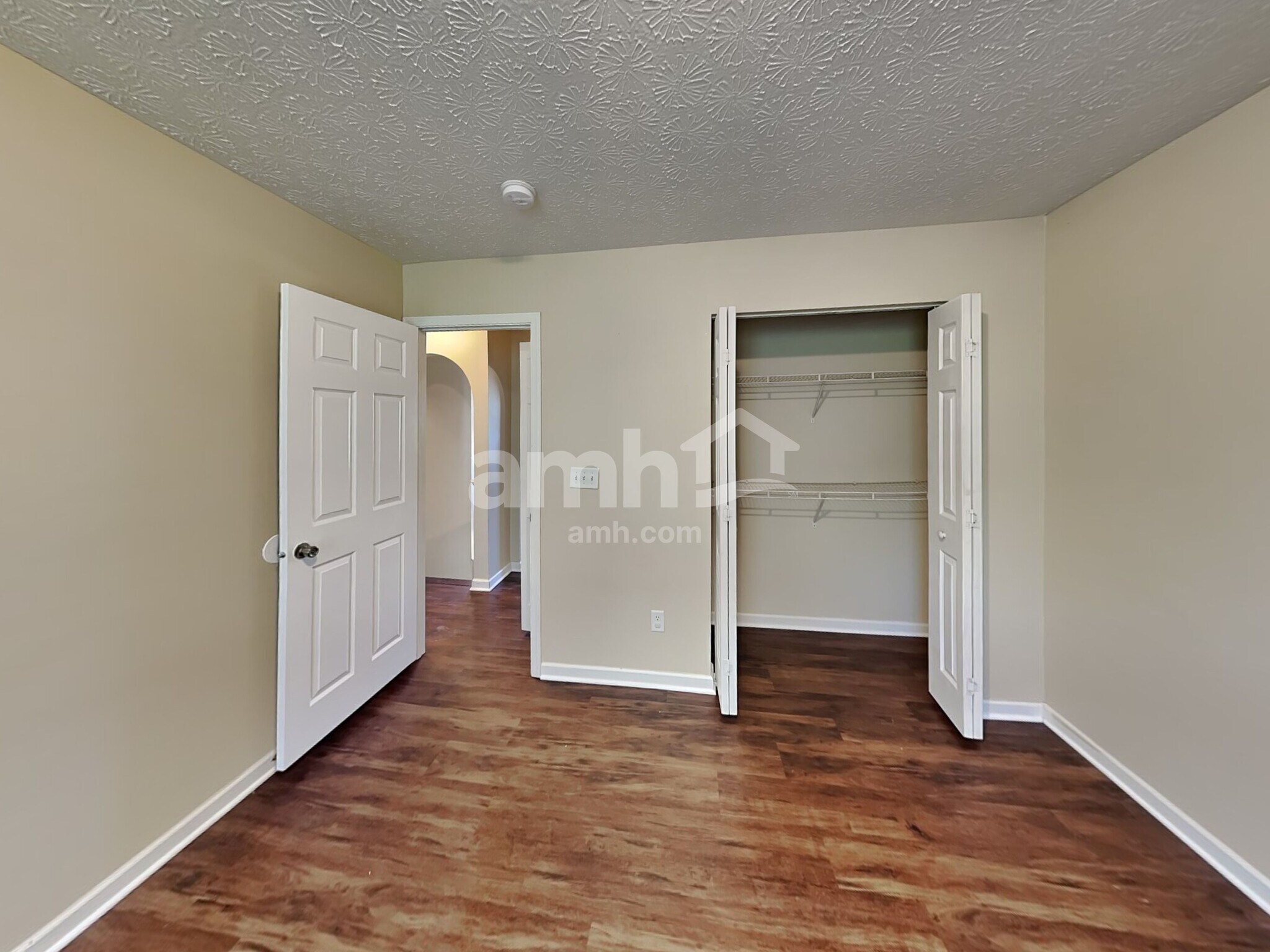Building Photo - 275 Monarch Dr