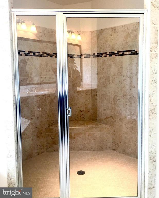 Building Photo - 42850 Edgegrove Heights Terrace