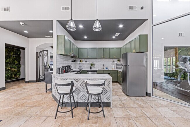 Building Photo - 2545 Thomason Cir