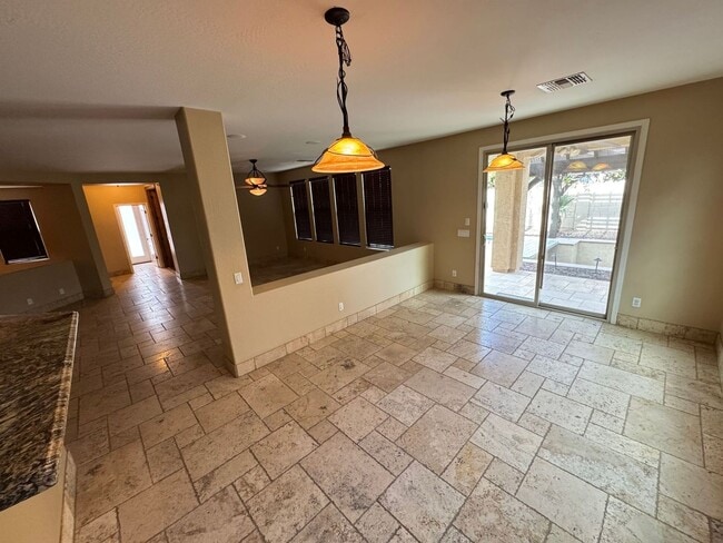 Building Photo - Beautiful 4 Bedroom - 2.5 Bath with Lots of Bonuses - Gilbert