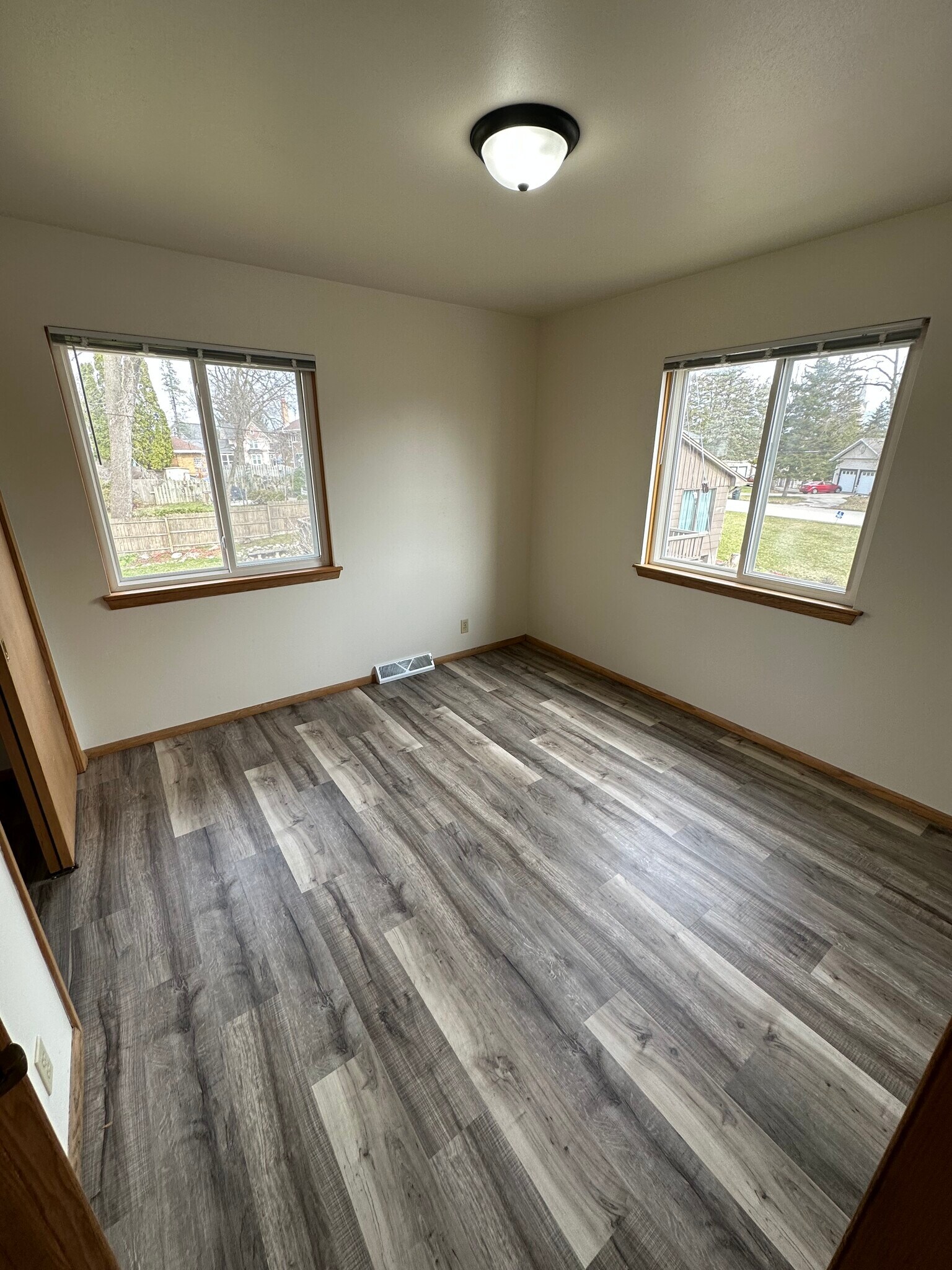 Building Photo - 214 S River St