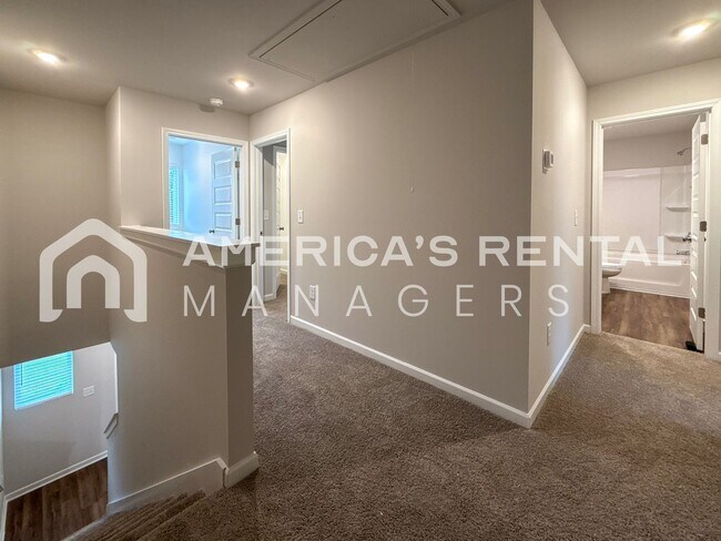 Building Photo - Escape to Lakeside Living in Lincoln! Available to View Now!!!