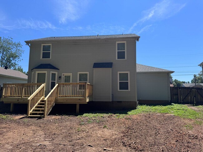 Building Photo - 130 Shady Maple Dr