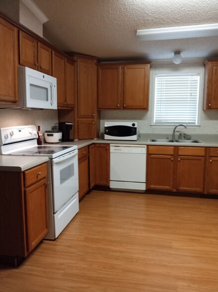 Building Photo - 580 Avery Cir