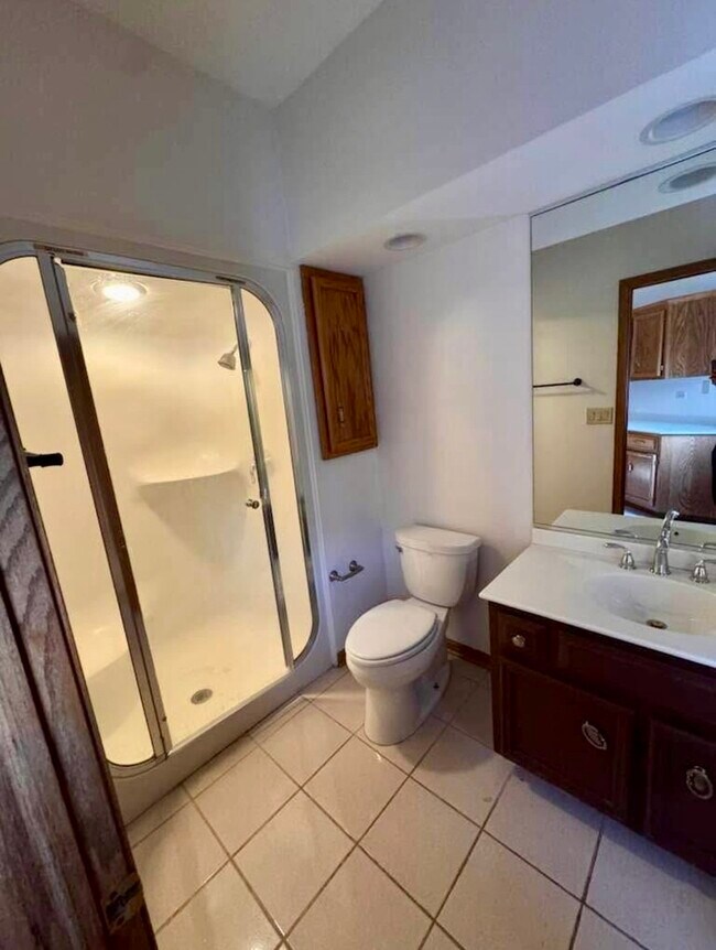 Building Photo - 8S210 Stonehedge Dr