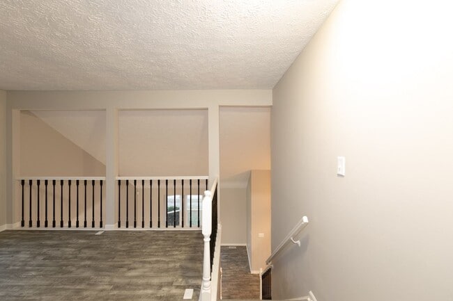 Building Photo - 3 bed 2.5 bath 2 story 2 car attached gara...