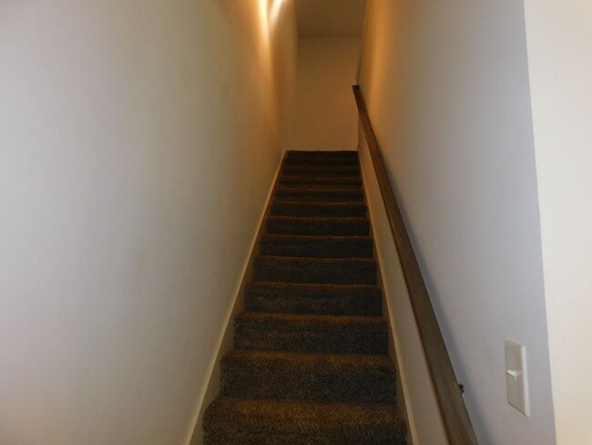 Building Photo - 672 The Heights Ln