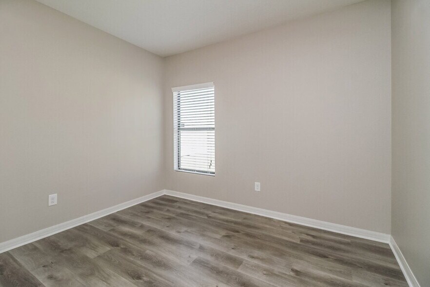 Building Photo - 2591 Vineyard Cir