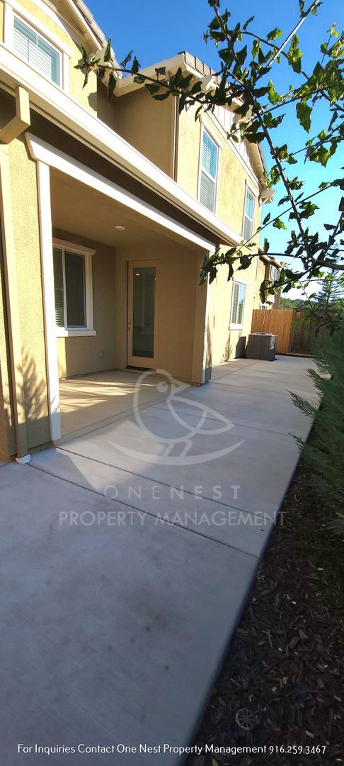 Building Photo - Gorgeous 4 bedroom 3 bath Rocklin Home