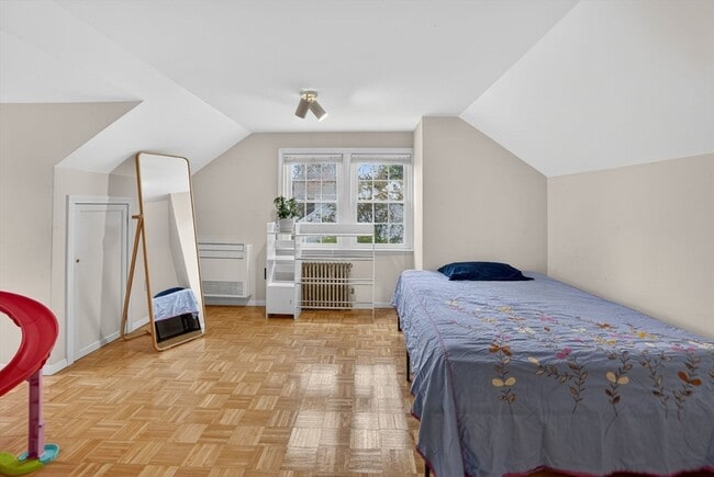 Building Photo - 13 Pleasant St