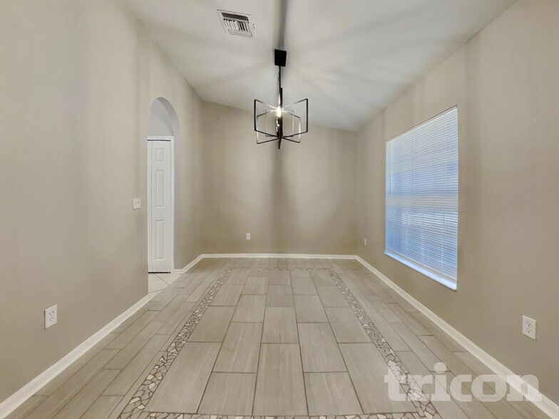 Building Photo - 1054 Valentine St